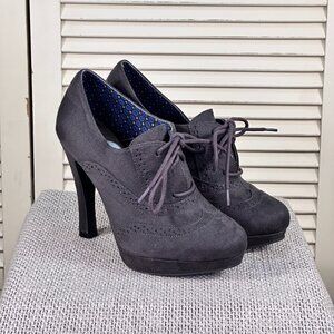Fioni Dark Gray Vegan Suede Brogue Heels Spectator Pumps Shoes Women's Size 8